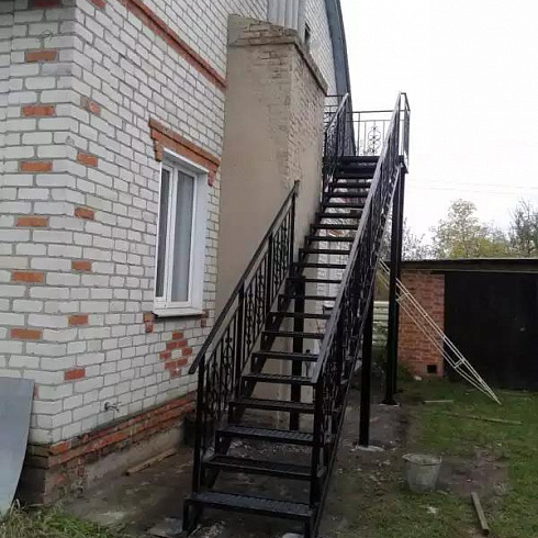 металлические каркасы лестниц